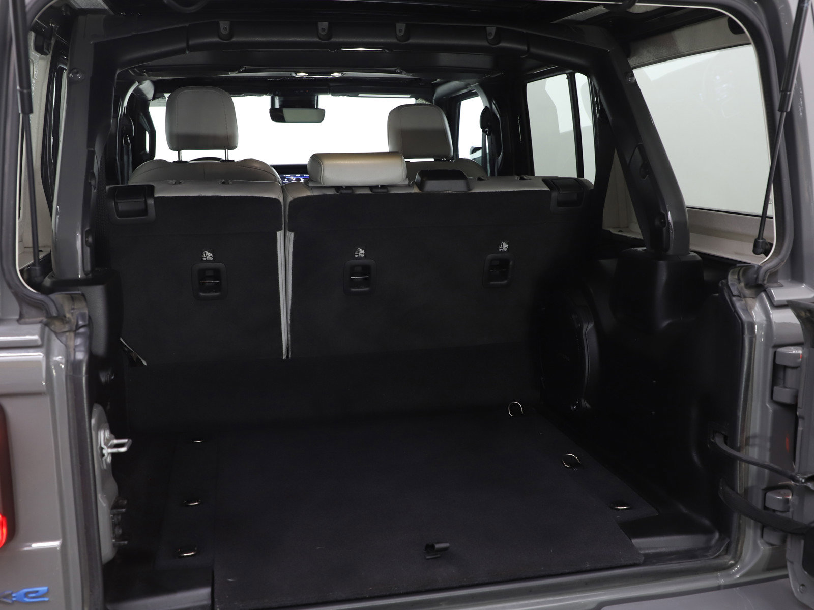 Used 2023 Jeep Wrangler Unlimited Sahara AWD/4WD image 19