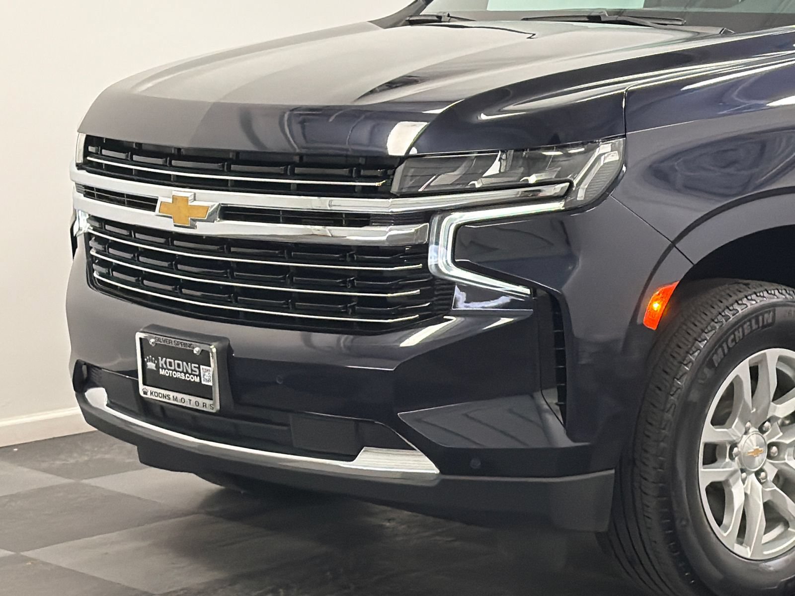 Used 2024 Chevrolet Suburban LT AWD/4WD image 2