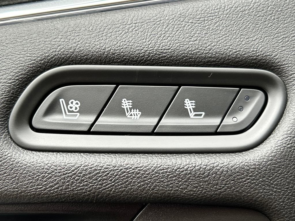 Used 2024 Cadillac Escalade Sport w/ LPO, ONYX Package image 33