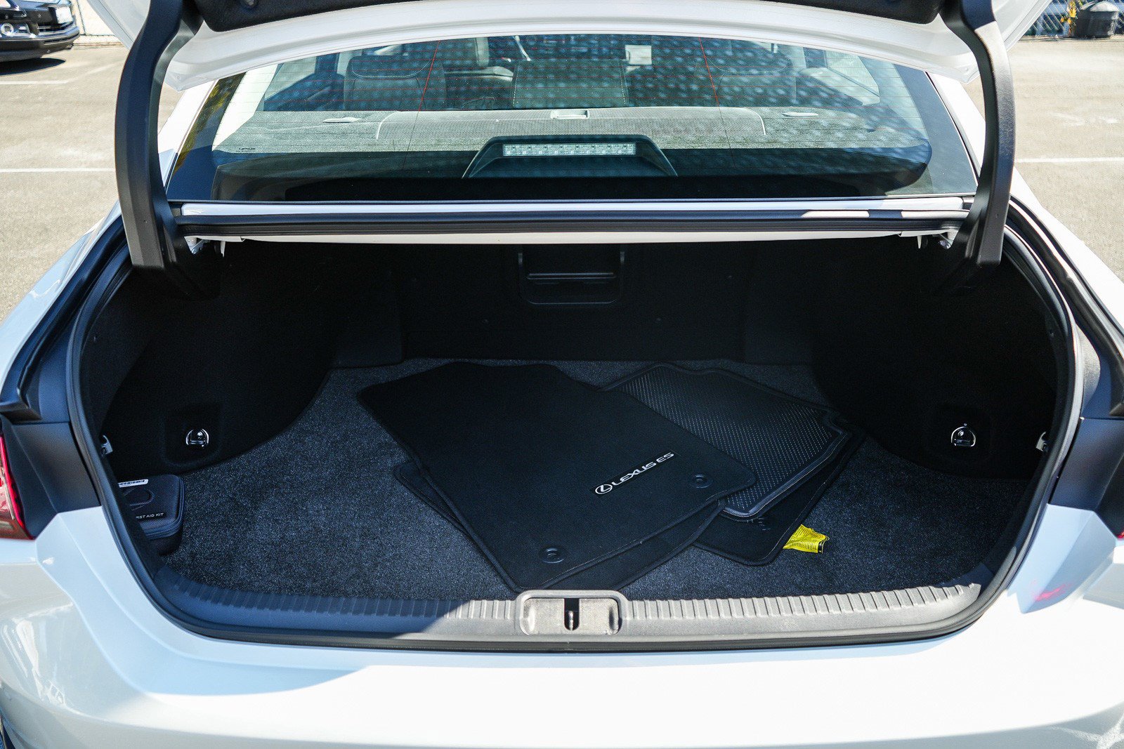 Used 2022 Lexus ES 300h w/ Premium Package FWD image 25