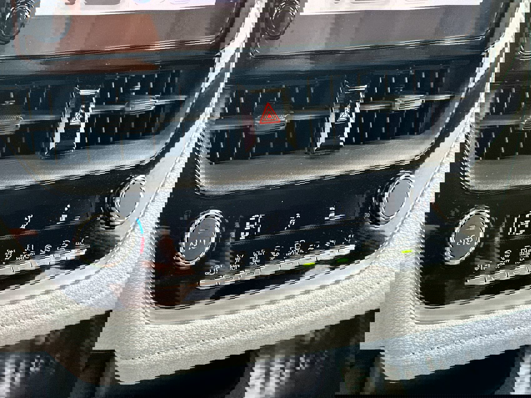 Used 2024 Toyota Corolla SE FWD image 18