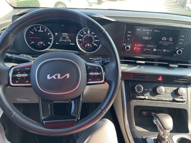 Used 2024 Kia Carnival LX image 6