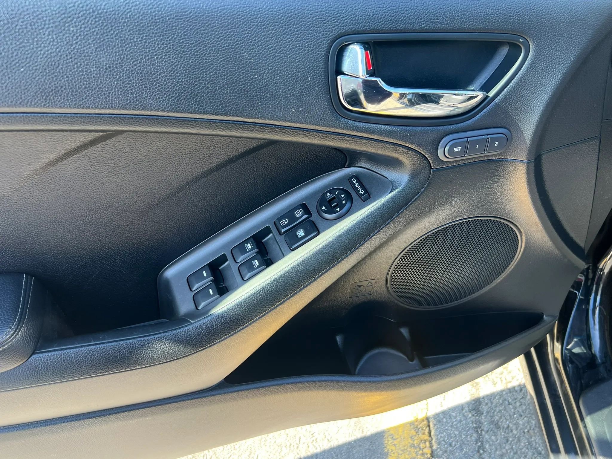 Used 2015 Kia Forte EX w/ EX Premium Package FWD image 12