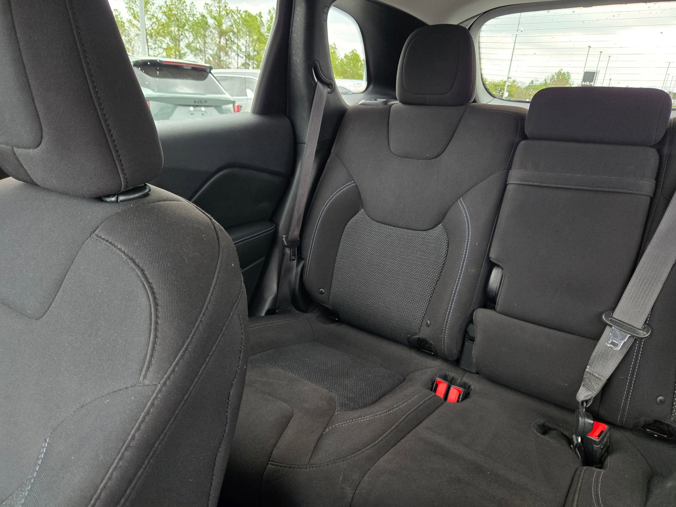 Used 2019 Jeep Cherokee Latitude w/ Popular Appearance Group image 12