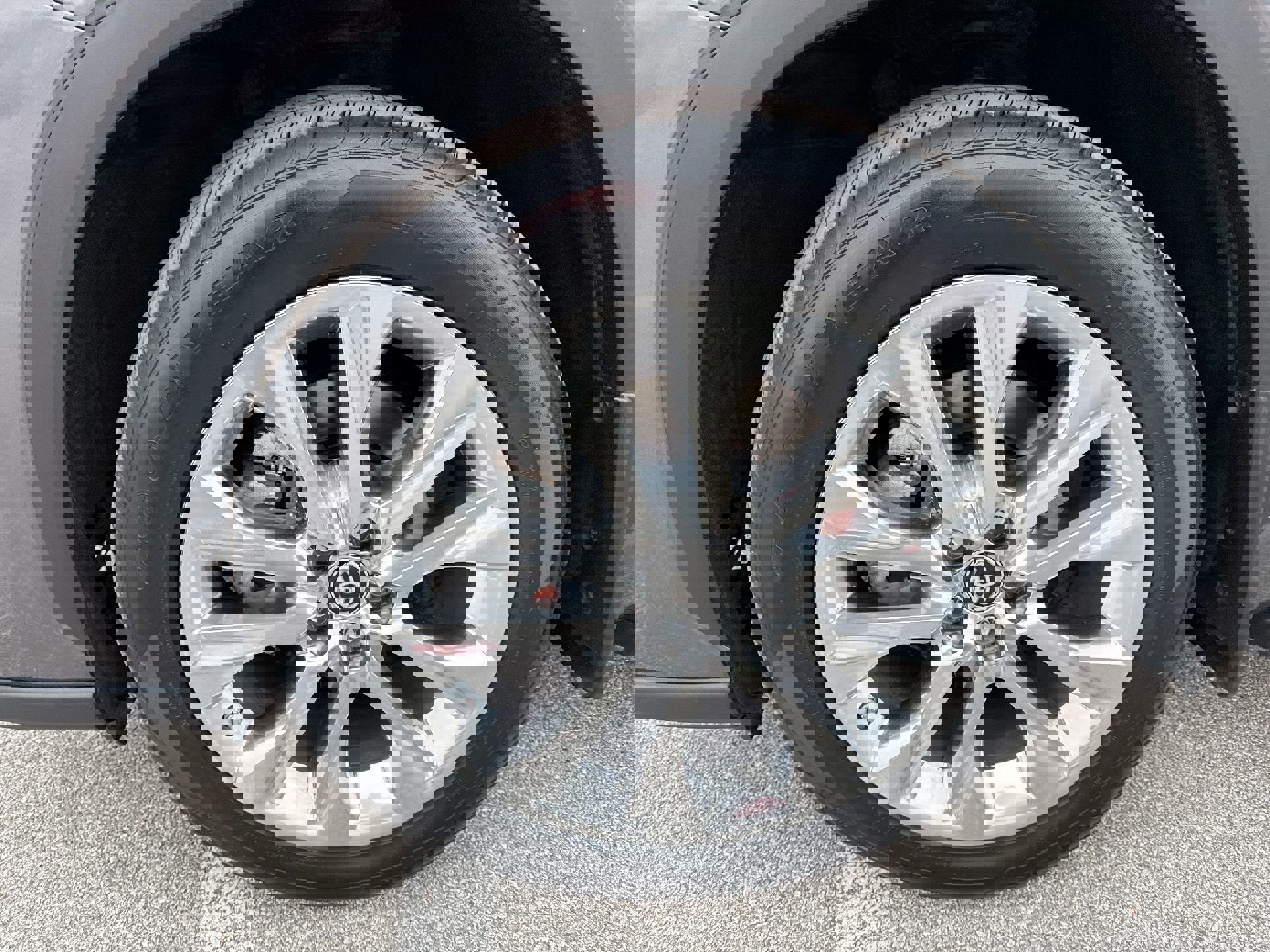 Used 2024 Toyota Highlander Limited image 19