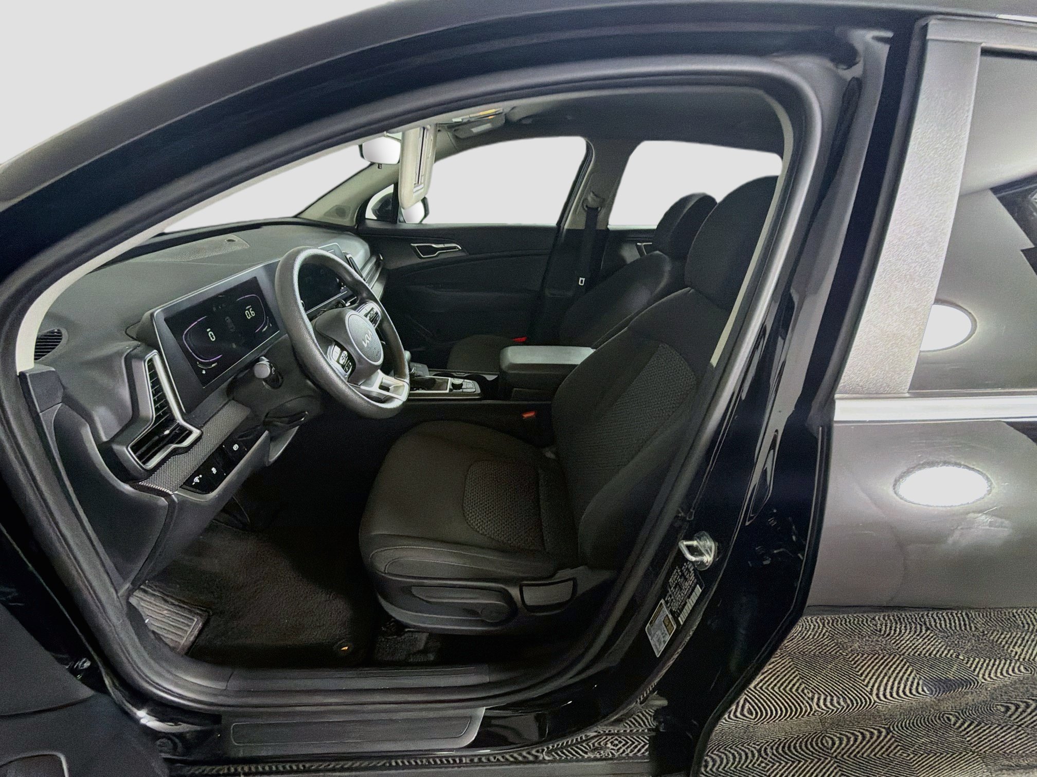 Used 2025 Kia Sportage LX FWD image 13
