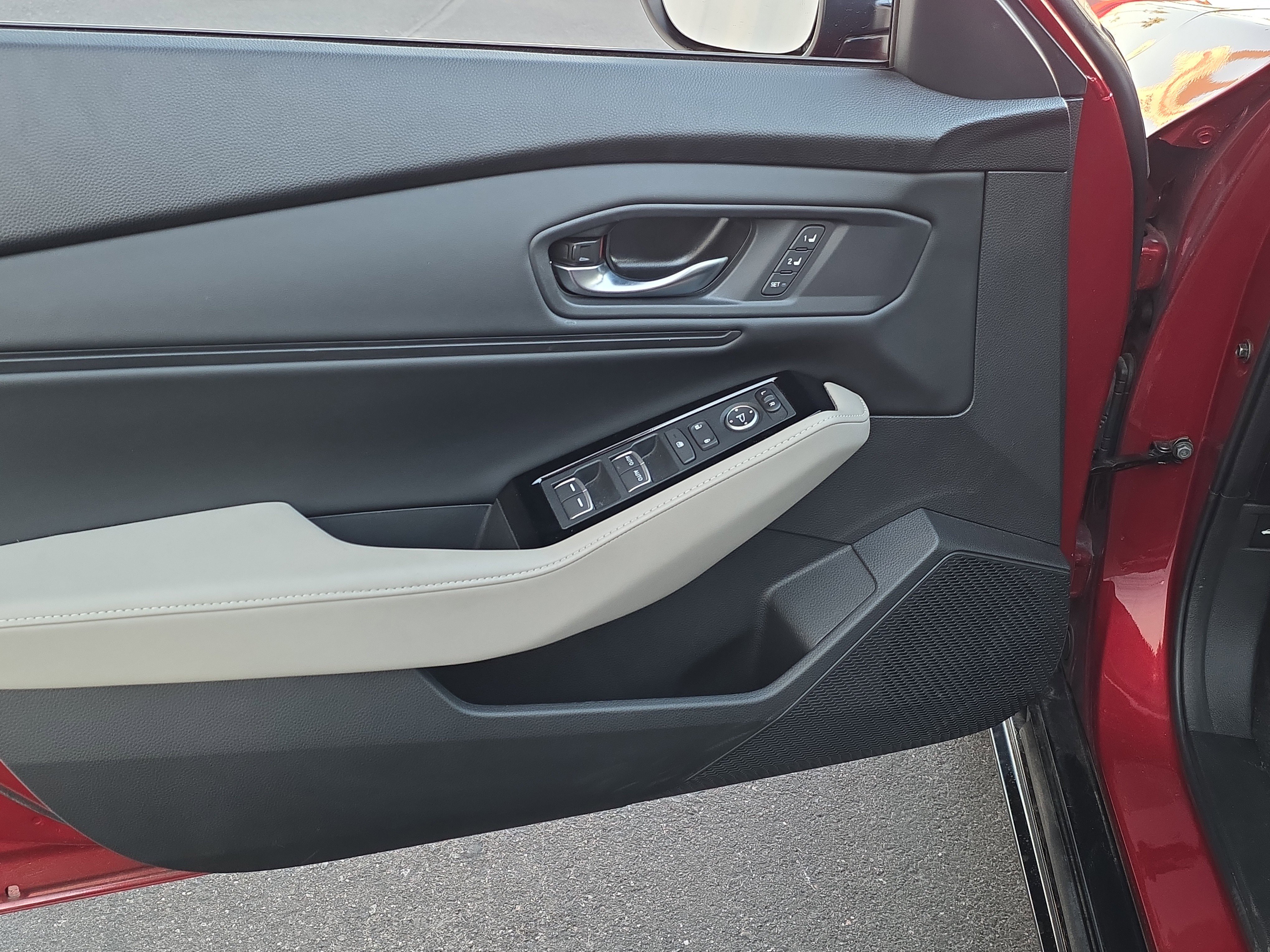 Used 2023 Honda Accord Touring image 11