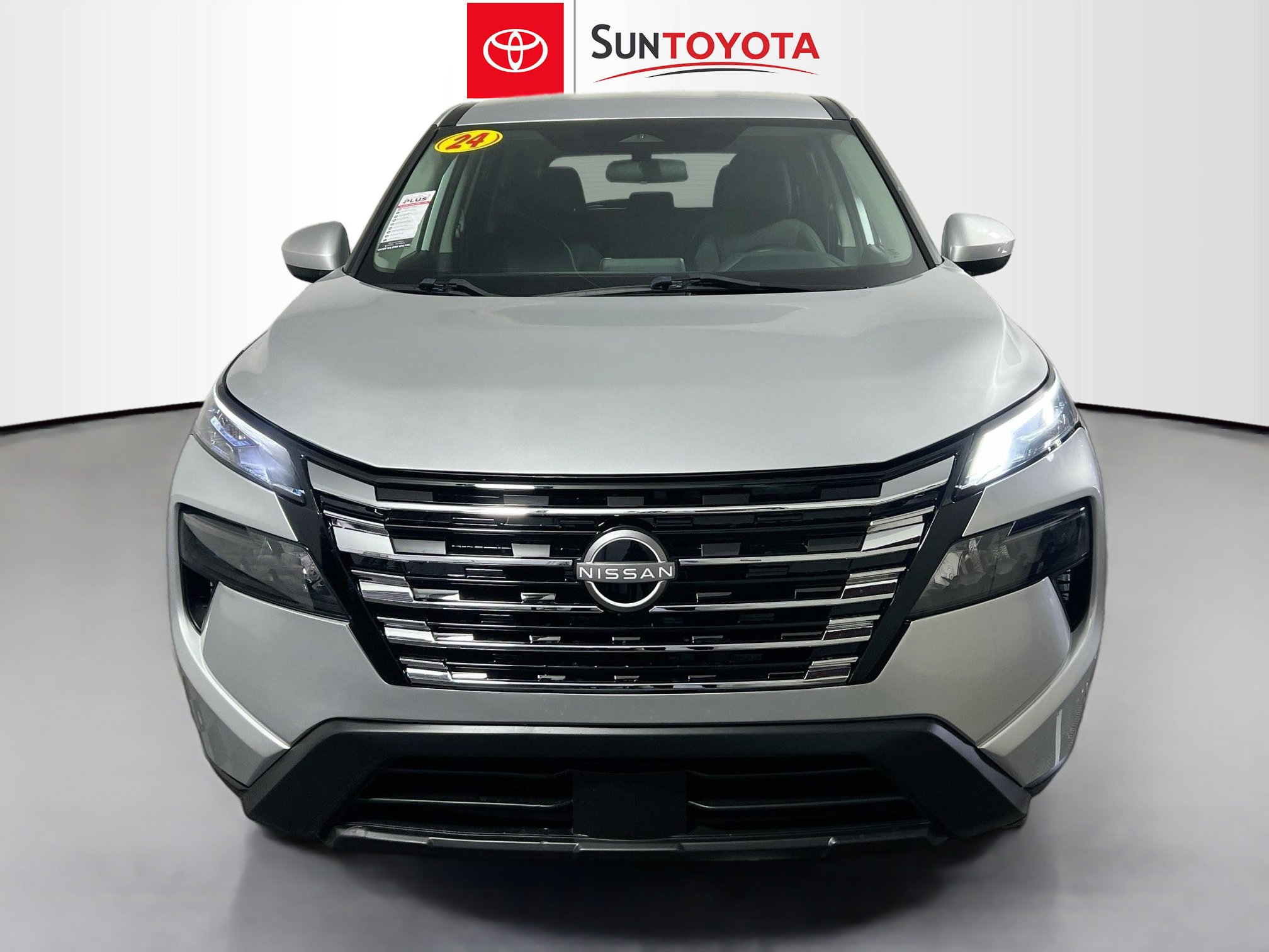 Used 2024 Nissan Rogue SV image 10