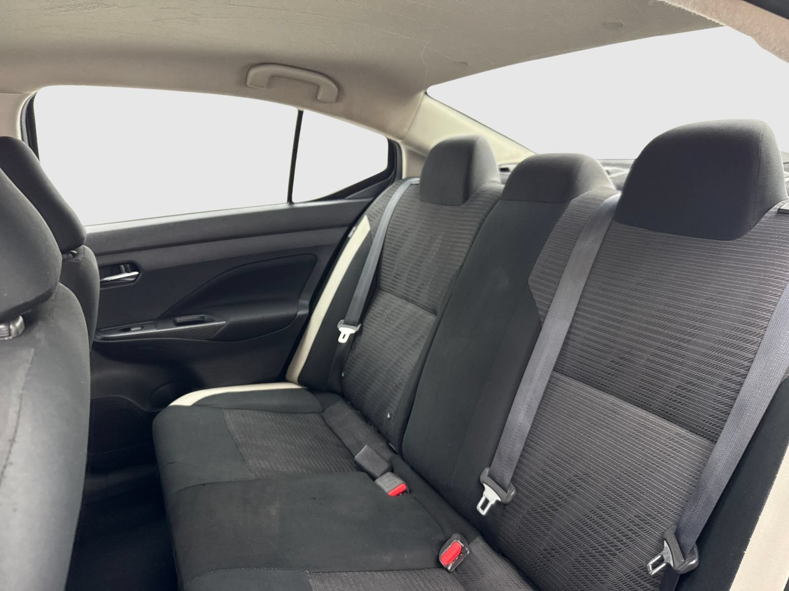 Used 2021 Nissan Versa SV FWD image 34