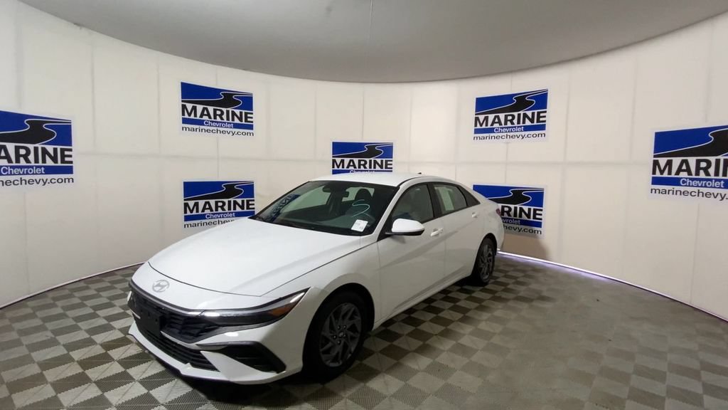 Used 2024 Hyundai Elantra Blue FWD image 6