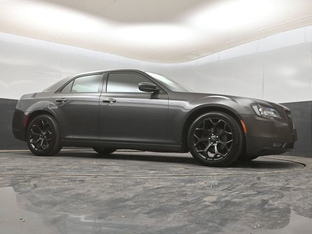 Used 2019 Chrysler 300 S image 9
