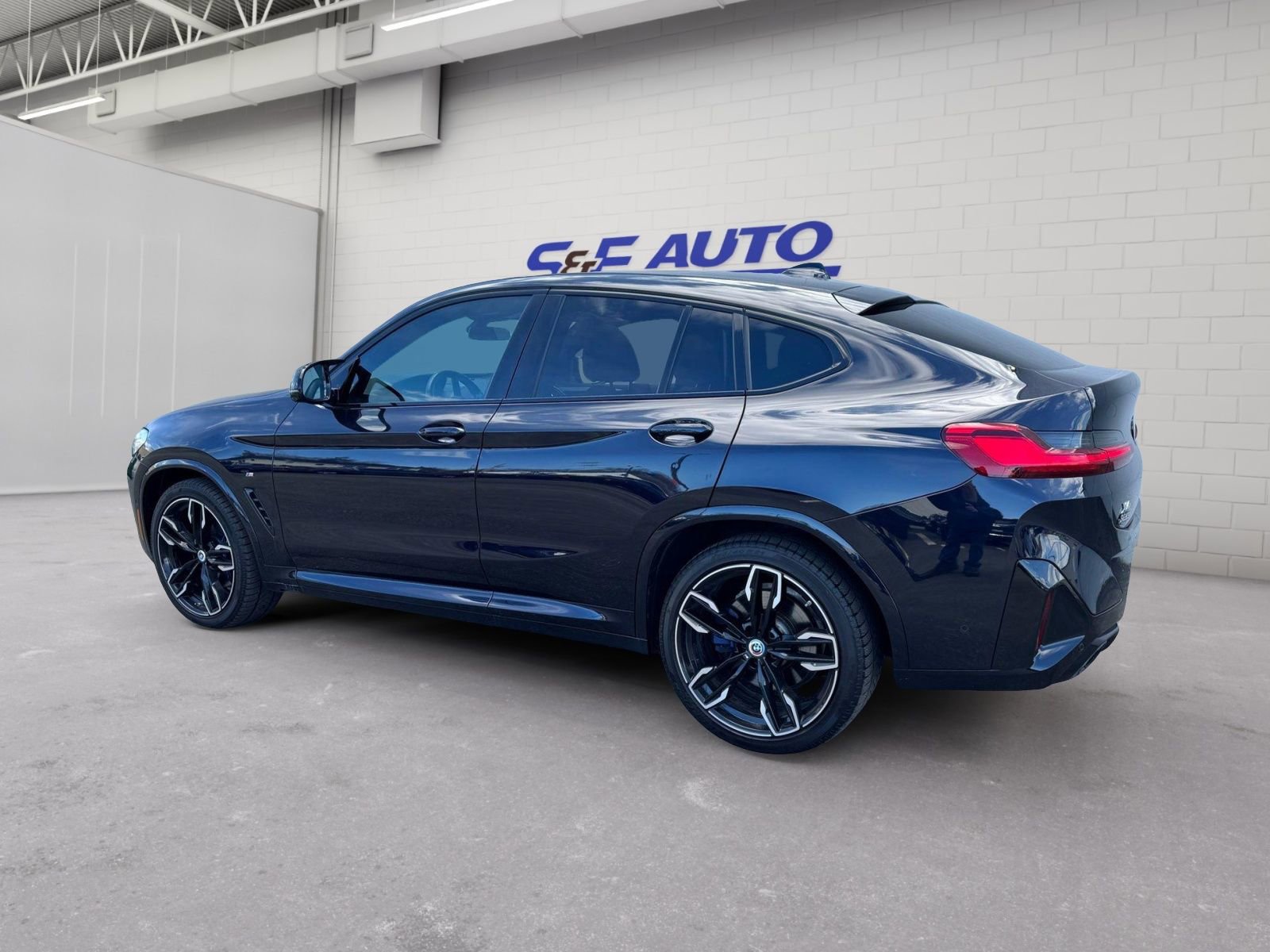 Used 2023 BMW X4 M40i image 3