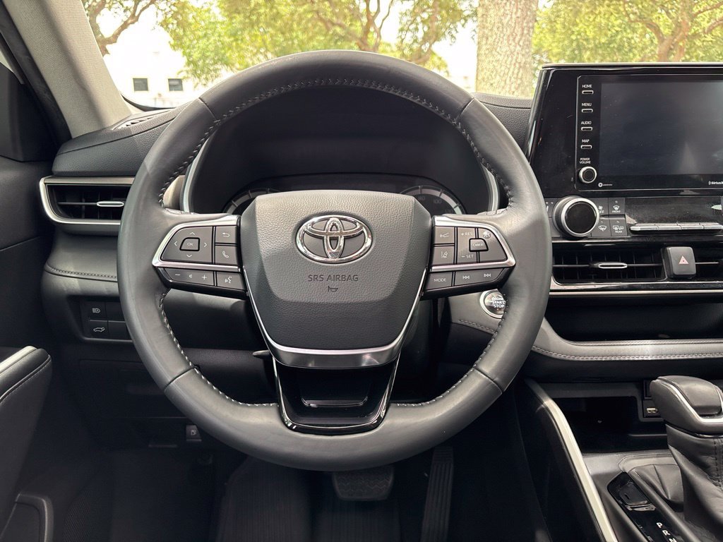Used 2020 Toyota Highlander XLE FWD image 24