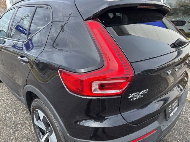 Used 2025 Volvo XC40 B5 Plus image 11