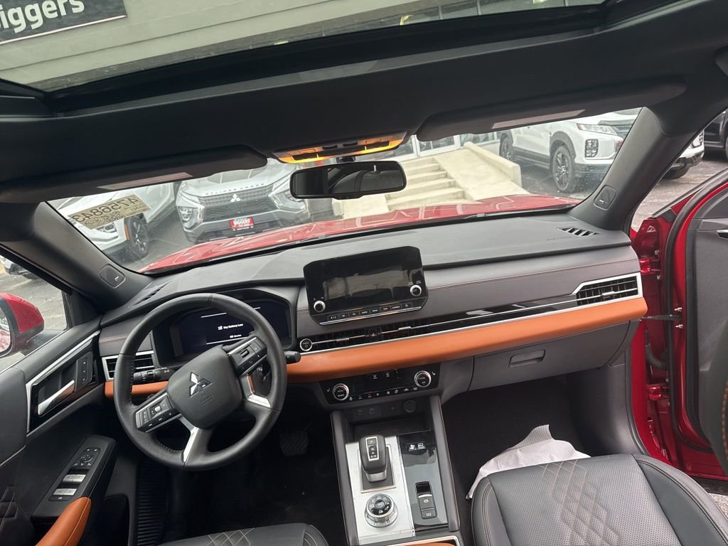 Used 2024 Mitsubishi Outlander SEL image 12