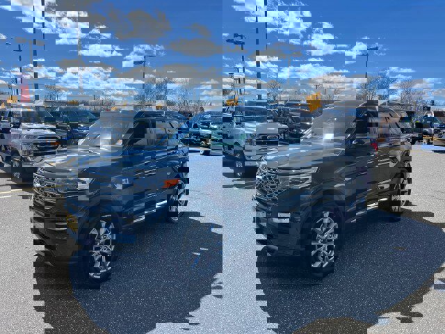 Certified 2023 Ford Explorer Limited w/ Equipment Group 301A image 3