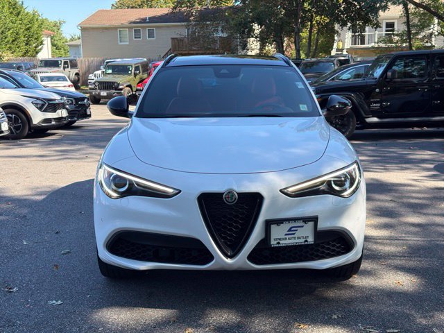 Used 2023 Alfa Romeo Stelvio Veloce AWD/4WD image 2