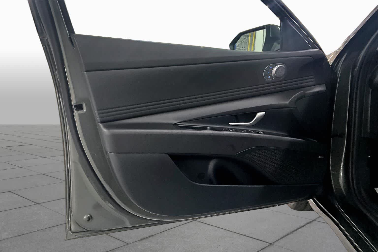 Used 2024 Hyundai Elantra Limited FWD image 22