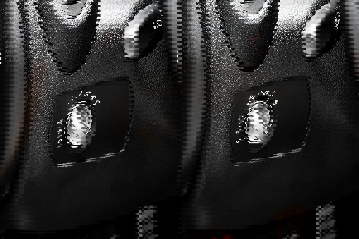 Used 2011 Mercedes-Benz SLK 300 image 21