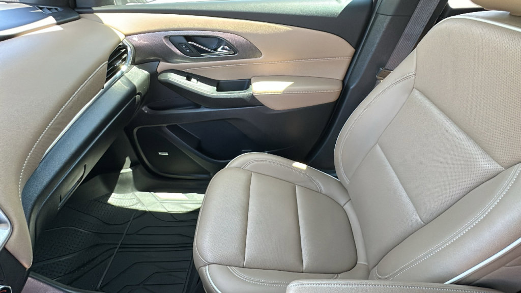 Used 2023 Chevrolet Traverse Premier image 12