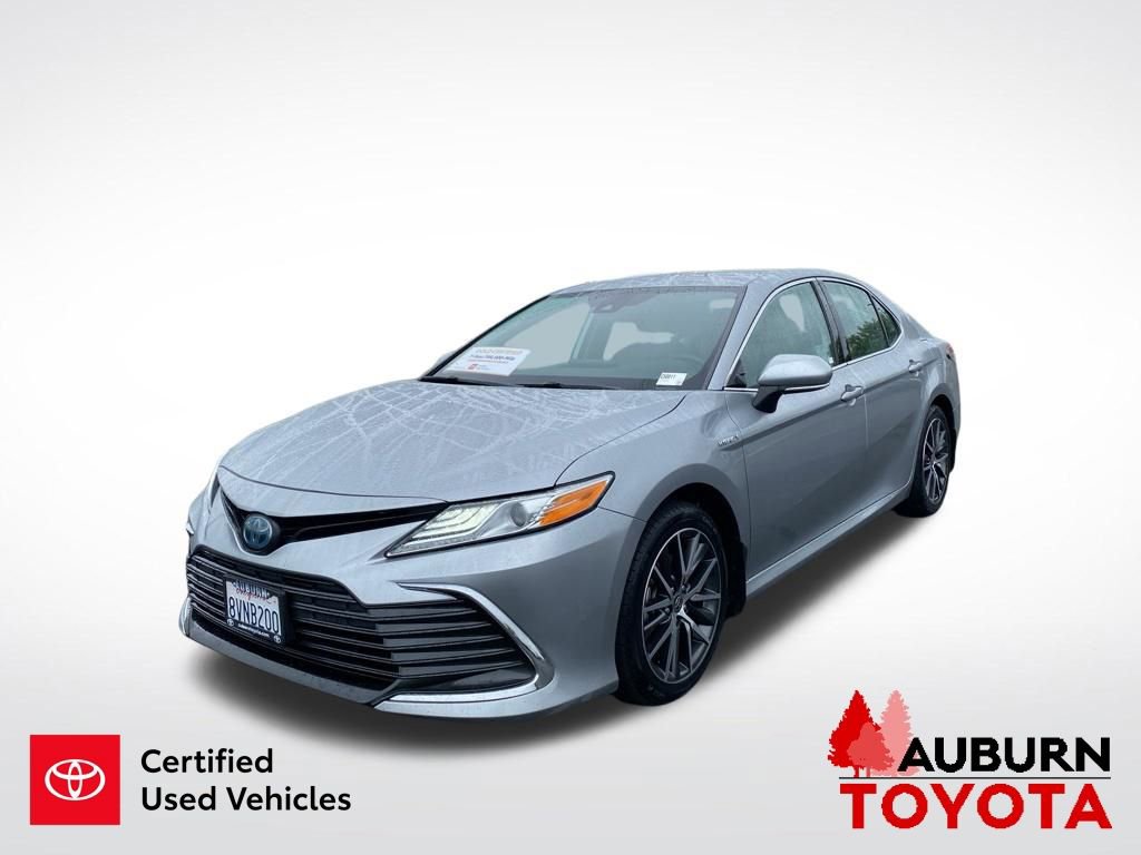 Certified 2021 Toyota Camry XLE FWD image 4