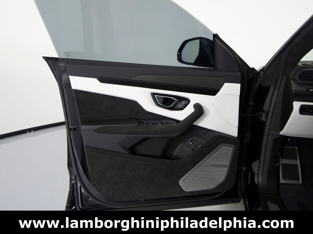 Used 2024 Lamborghini Urus S image 11