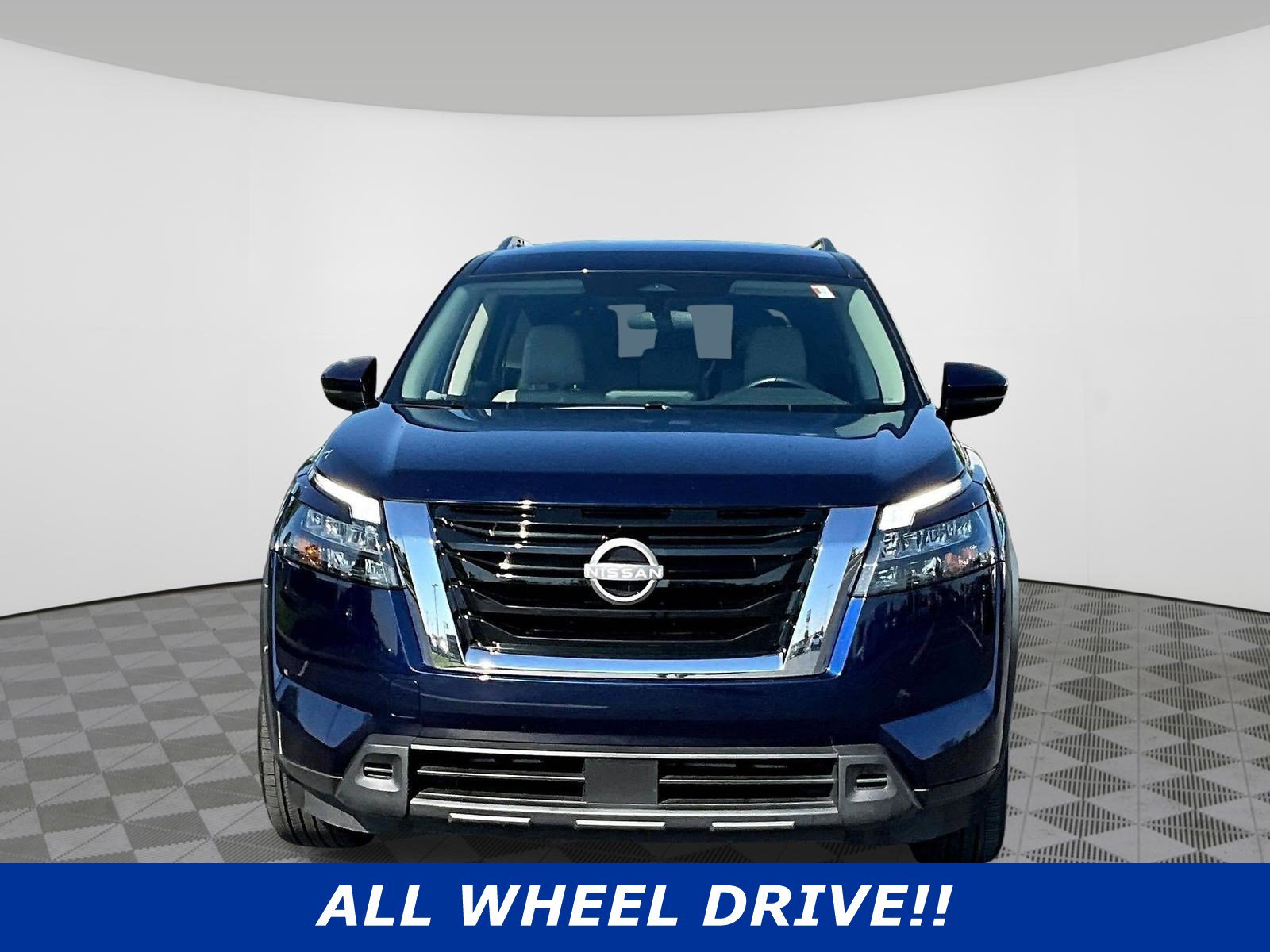 Used 2024 Nissan Pathfinder SV AWD/4WD image 2