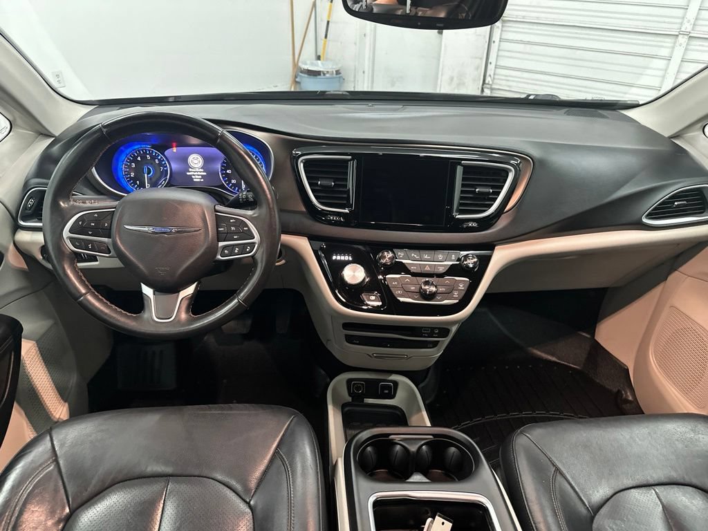 Used 2018 Chrysler Pacifica Touring-L Plus w/ Advanced Safetytec Group FWD image 23