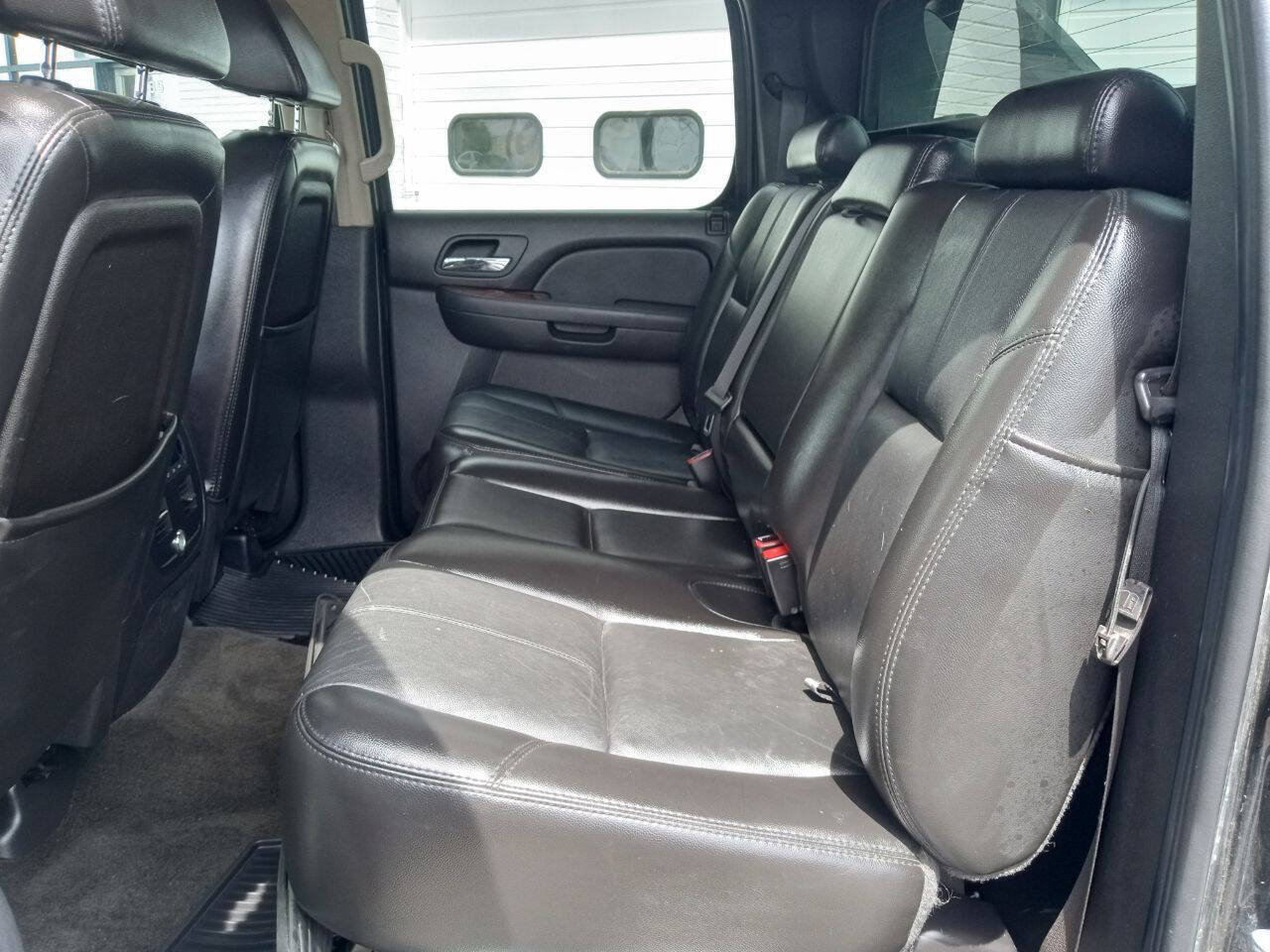 Used 2007 Chevrolet Avalanche LT w/ LT Preferred Equipment Group AWD/4WD image 11
