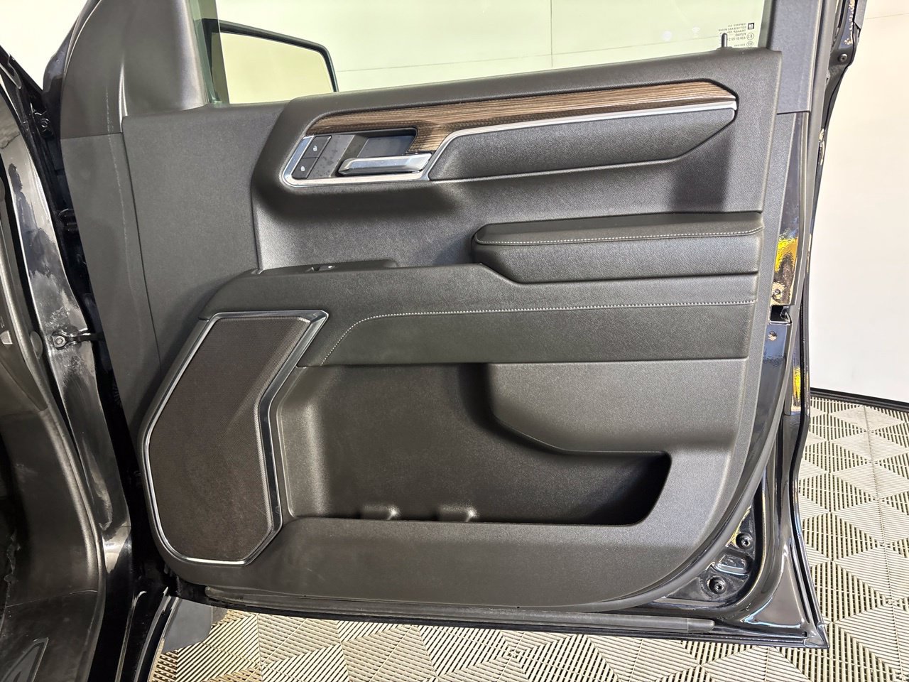 Used 2024 Chevrolet Silverado 1500 LT AWD/4WD image 28