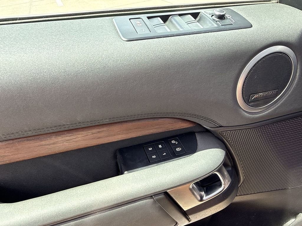 Used 2018 Land Rover Discovery HSE image 29