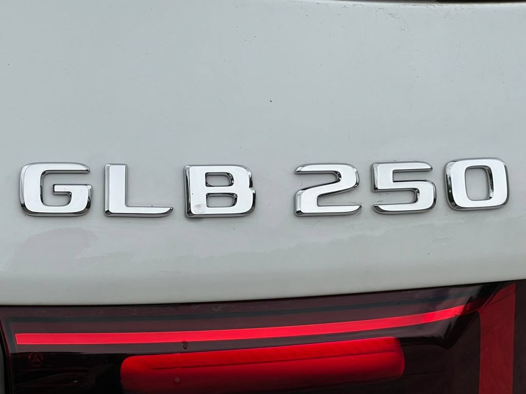 New 2026 Mercedes-Benz GLB 250 4MATIC image 9