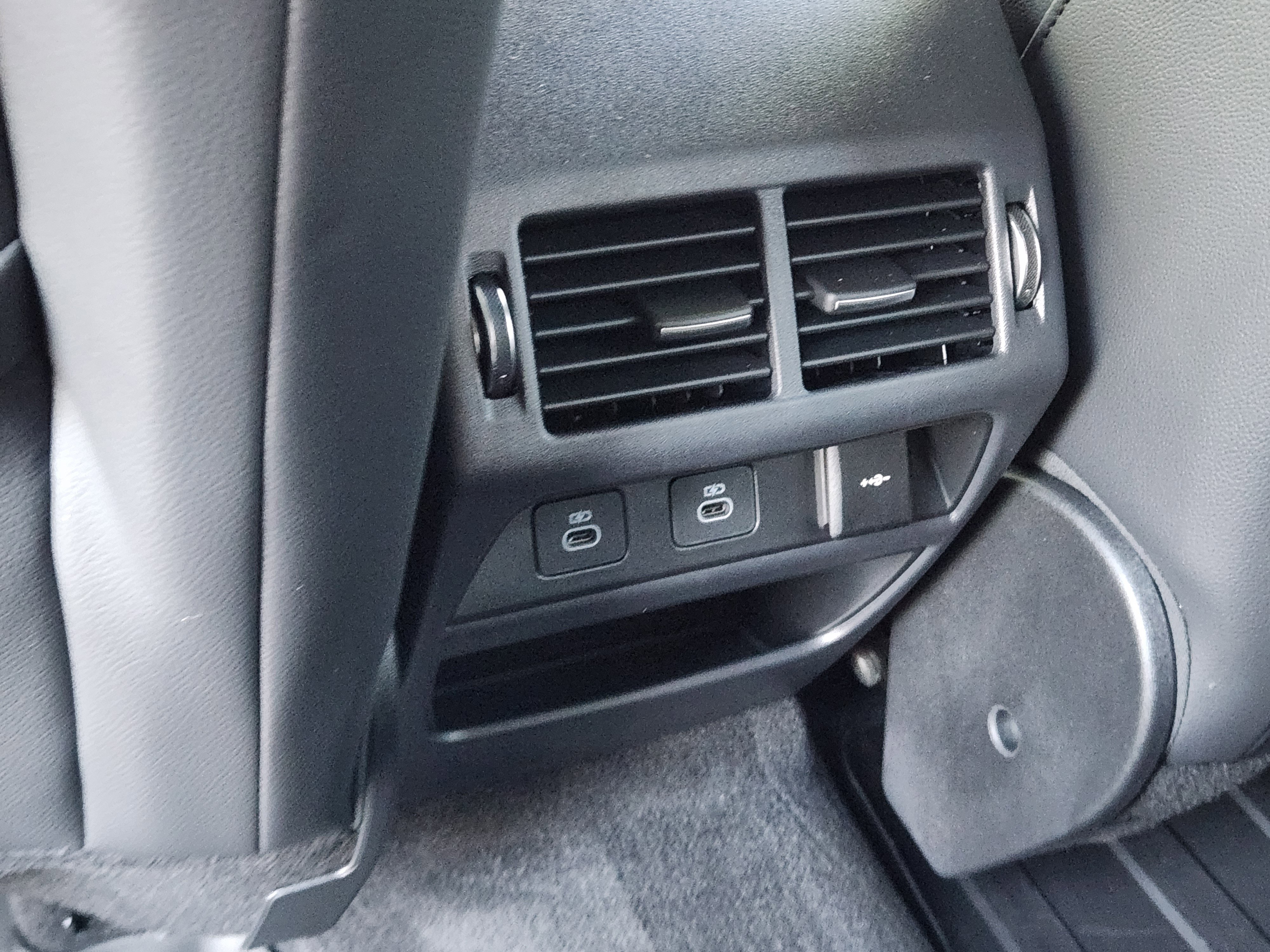 New 2025 Land Rover Discovery Sport Dynamic SE image 32