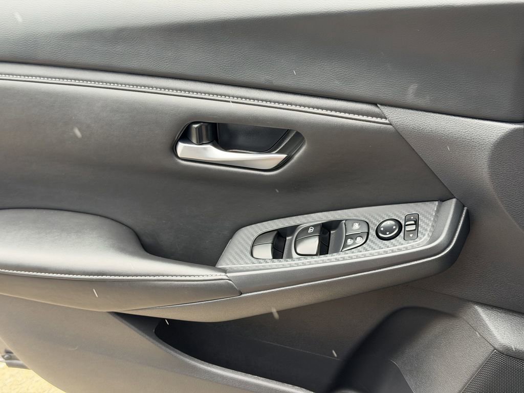 Used 2025 Nissan Sentra SV FWD image 25
