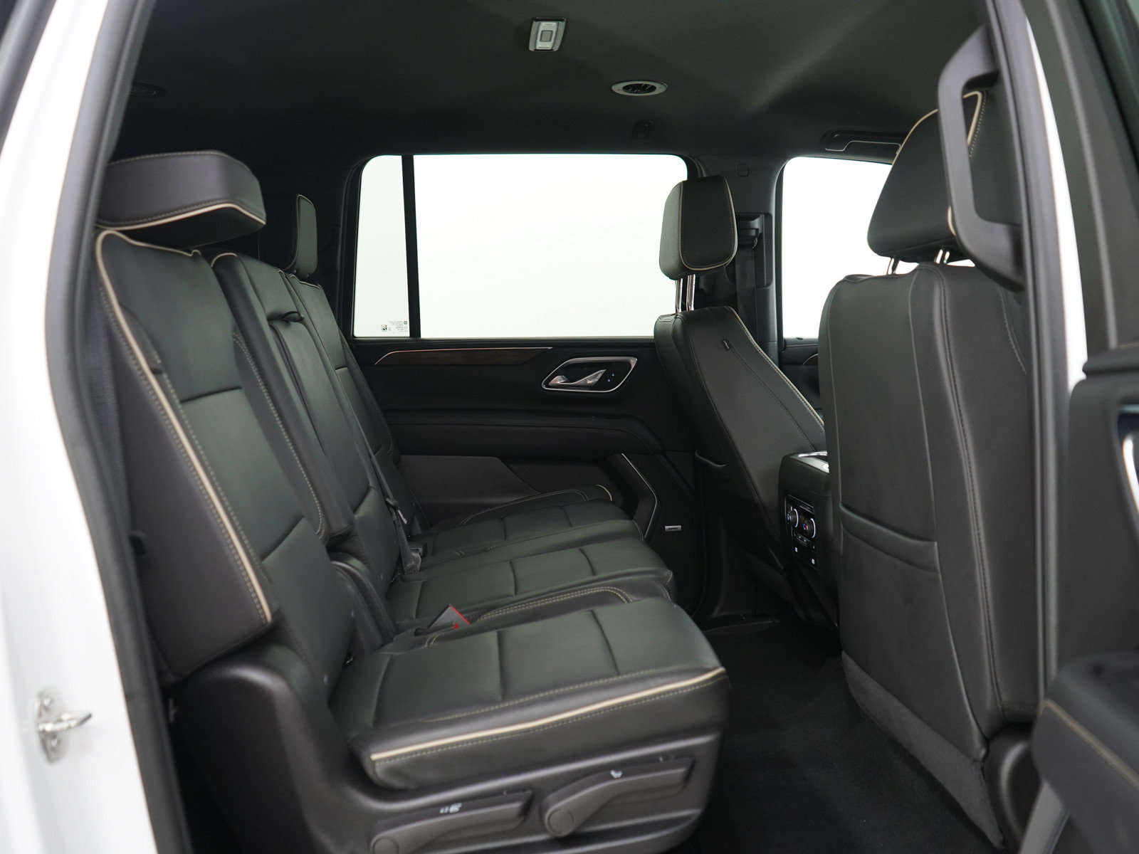 Used 2024 Chevrolet Suburban Premier AWD/4WD image 12
