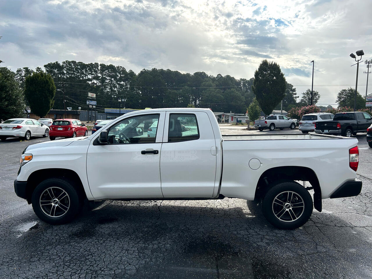 Used 2017 Toyota Tundra SR5 image 4
