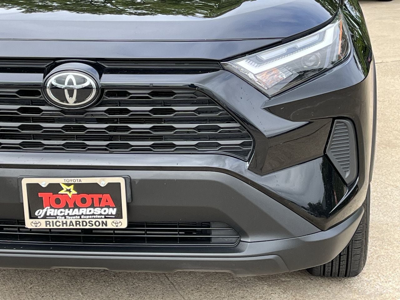 Used 2025 Toyota RAV4 LE AWD/4WD image 8