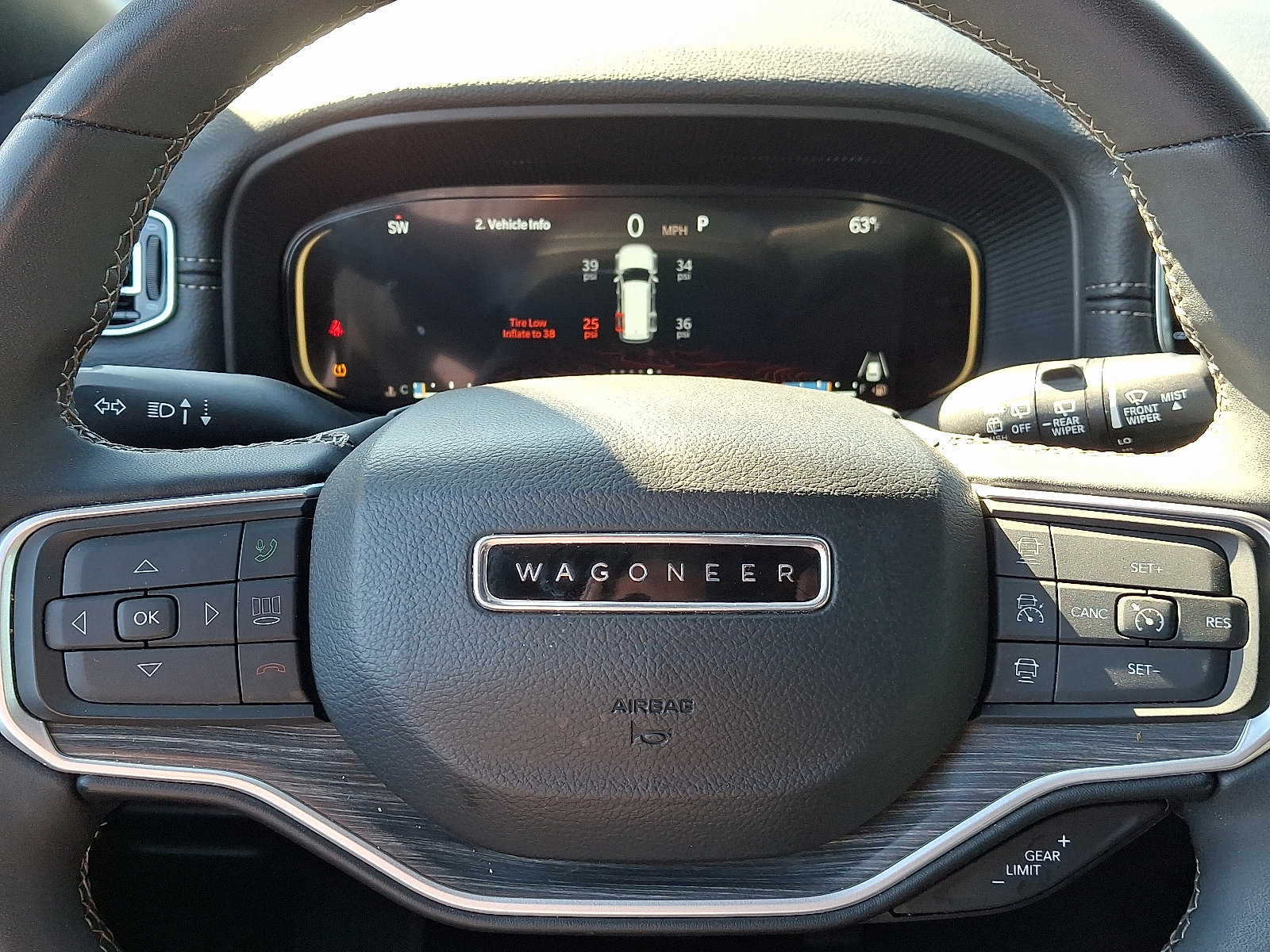 Used 2023 Jeep Wagoneer L Series II image 20