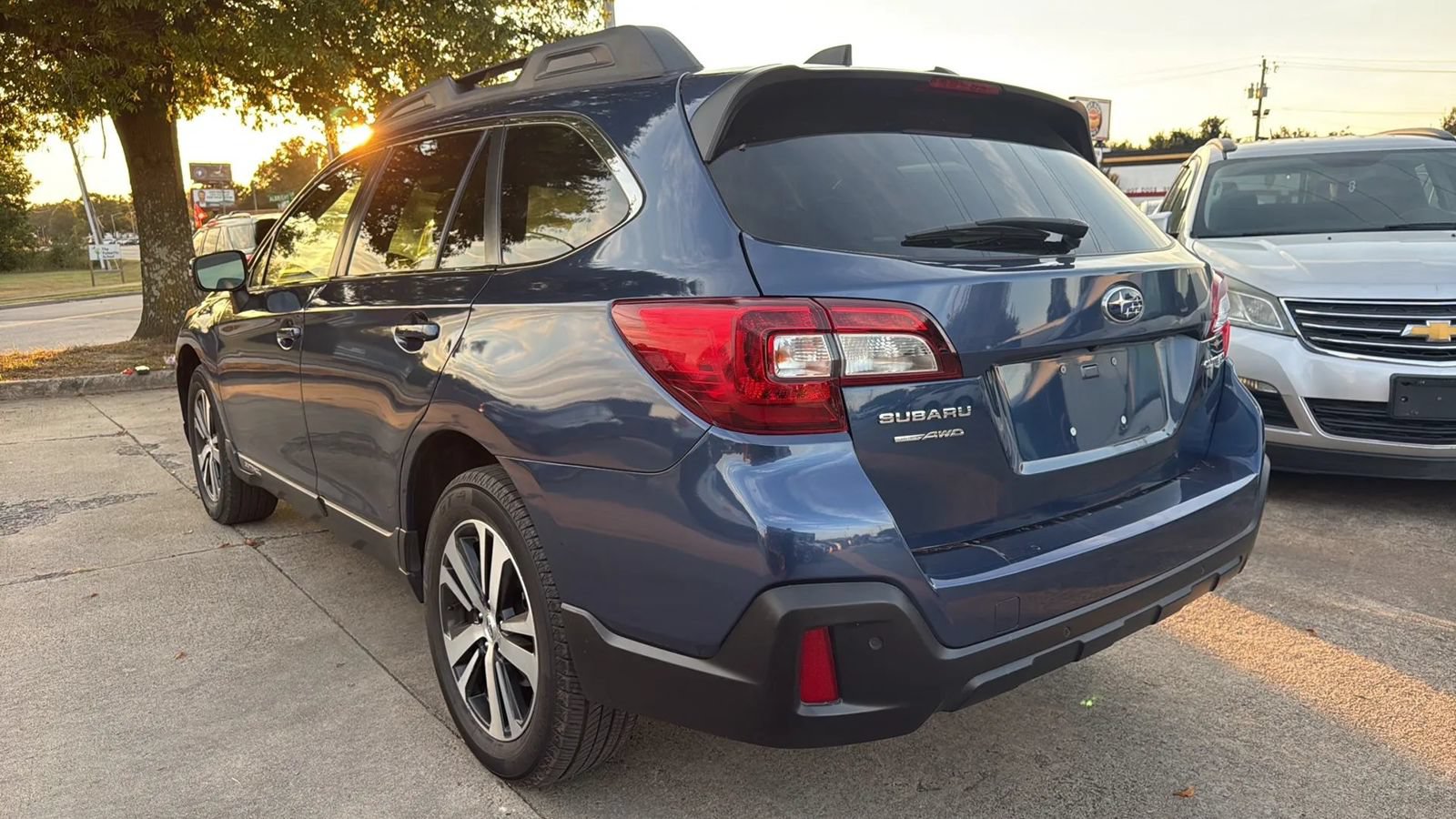 Used 2019 Subaru Outback 2.5i Limited AWD/4WD image 3