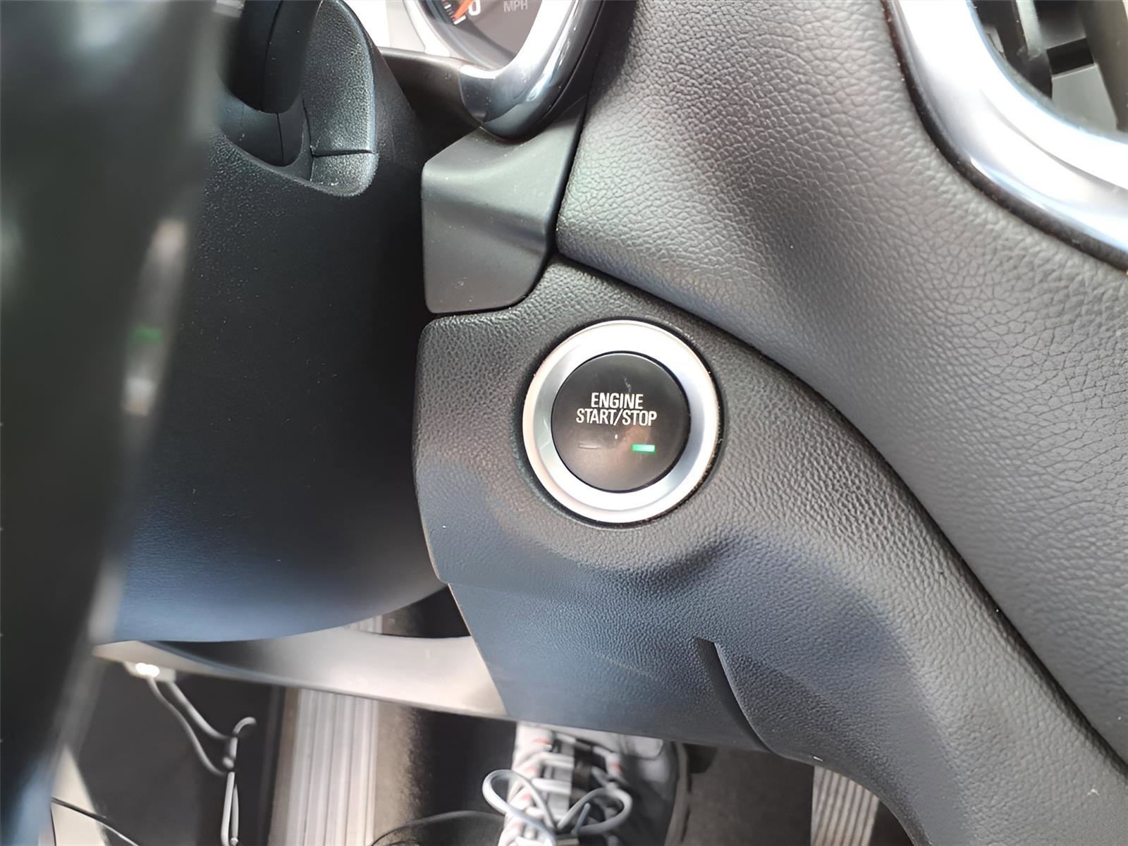 Used 2020 Chevrolet Equinox LT image 30