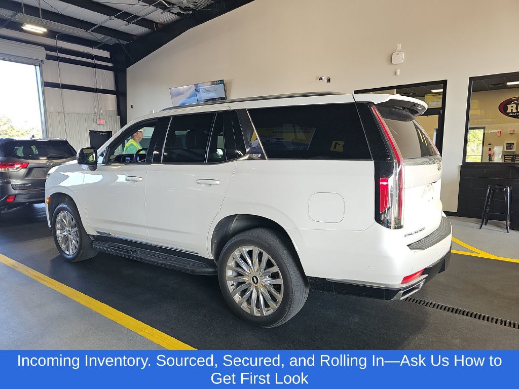 Used 2024 Cadillac Escalade Premium Luxury AWD/4WD image 2