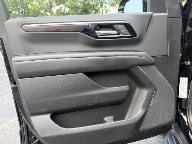 Used 2025 Chevrolet Tahoe LT AWD/4WD image 9