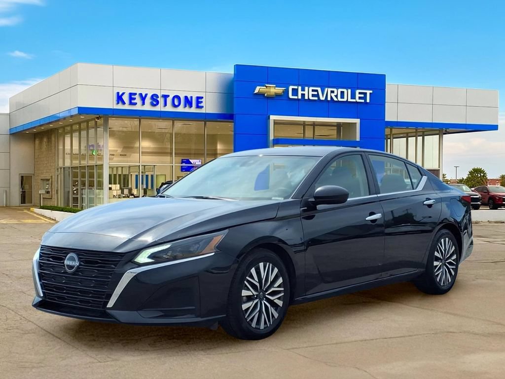 Used 2025 Nissan Altima 2.5 SV FWD image 3
