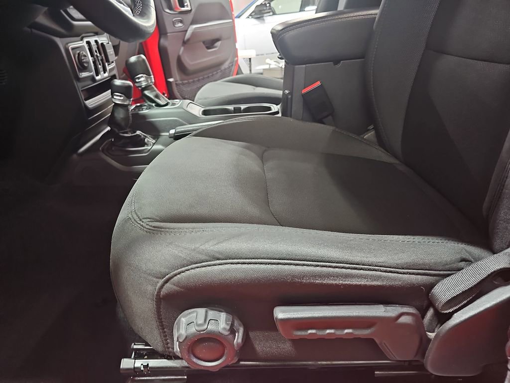 Used 2022 Jeep Wrangler Unlimited Sahara w/ Cold Weather Group image 29