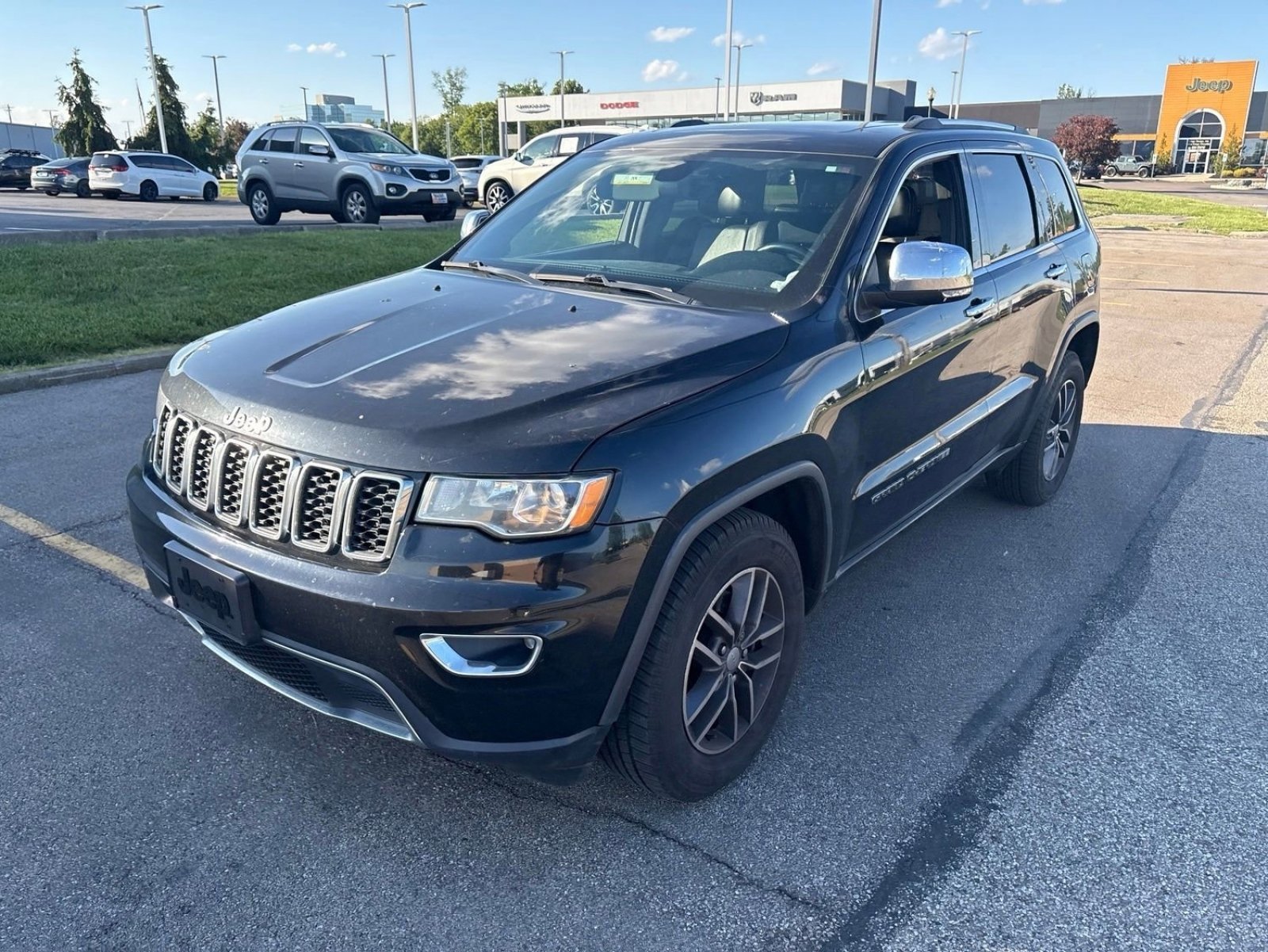 Used 2017 Jeep Grand Cherokee Limited AWD/4WD image 13