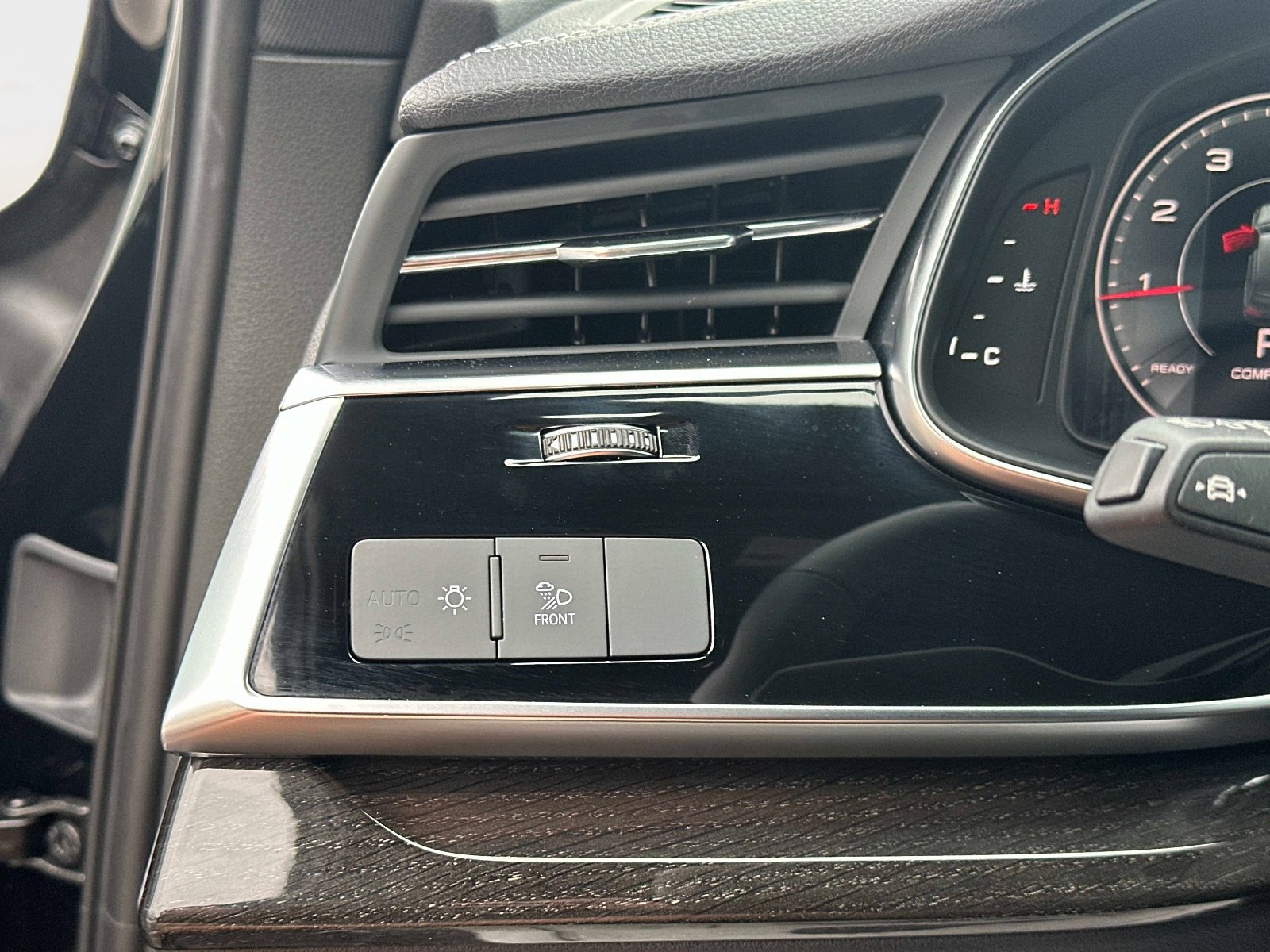 Used 2025 Audi Q7 2.0T Premium image 28