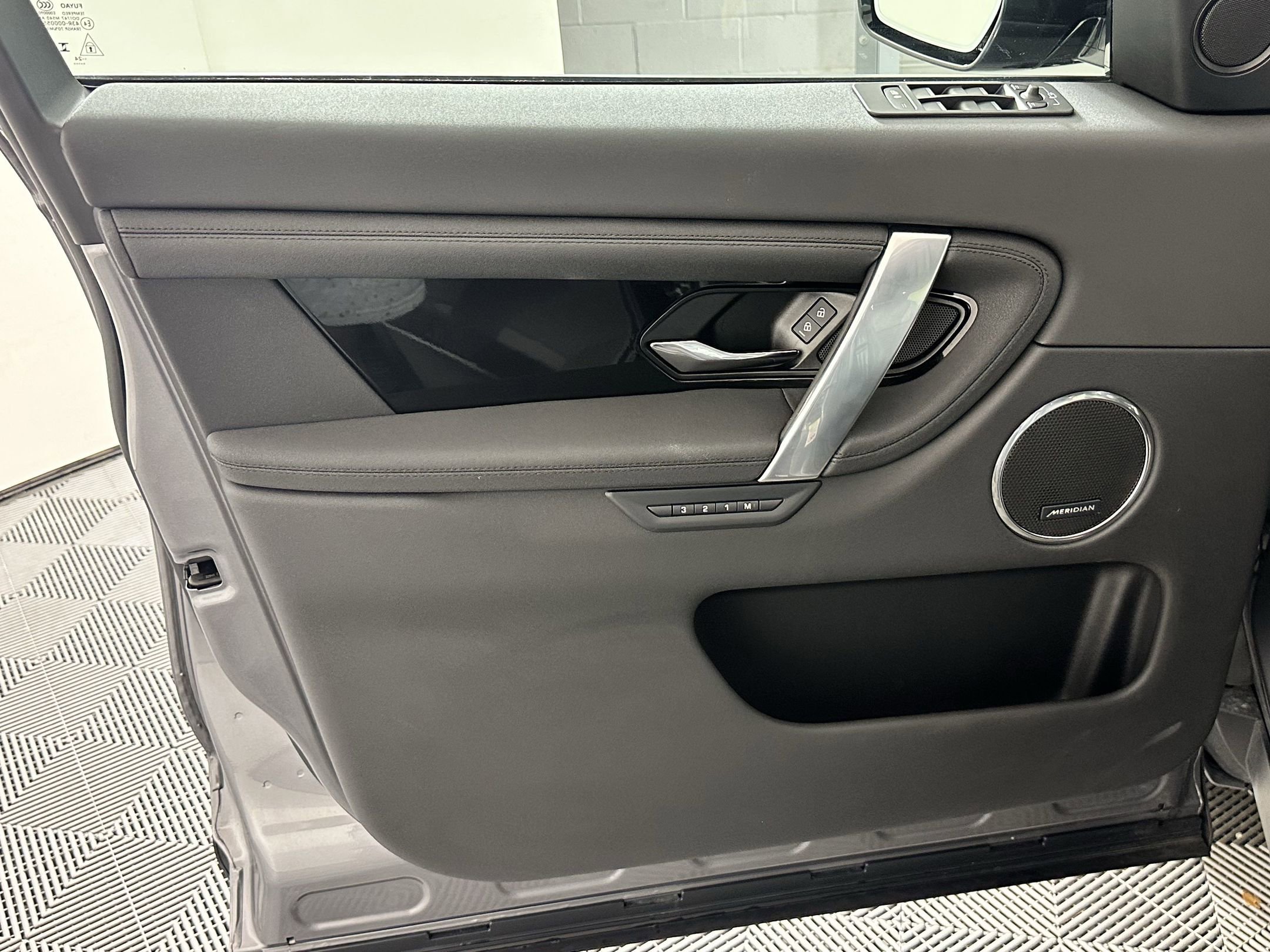 Certified 2025 Land Rover Discovery Sport S image 18