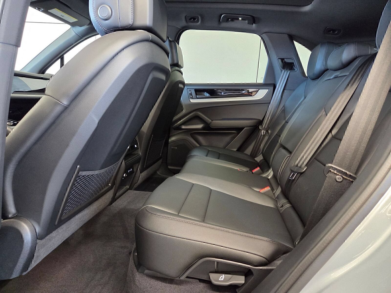 Certified 2026 Porsche Cayenne AWD/4WD image 11