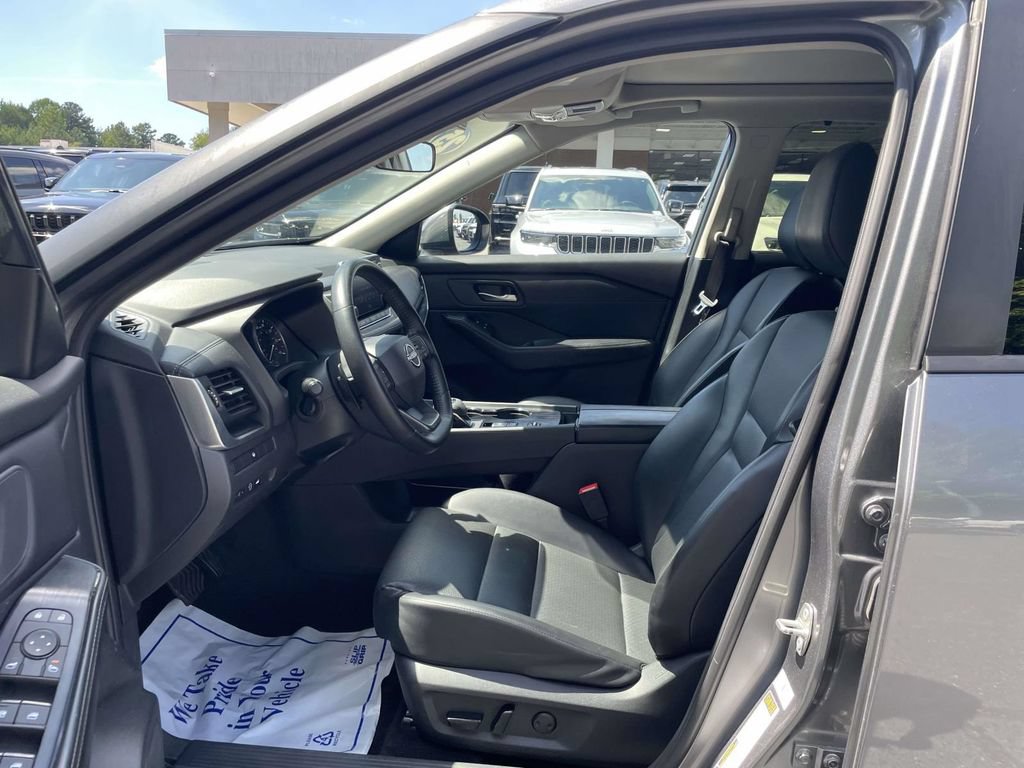 Used 2025 Nissan Rogue SV w/ SV Premium Package FWD image 26