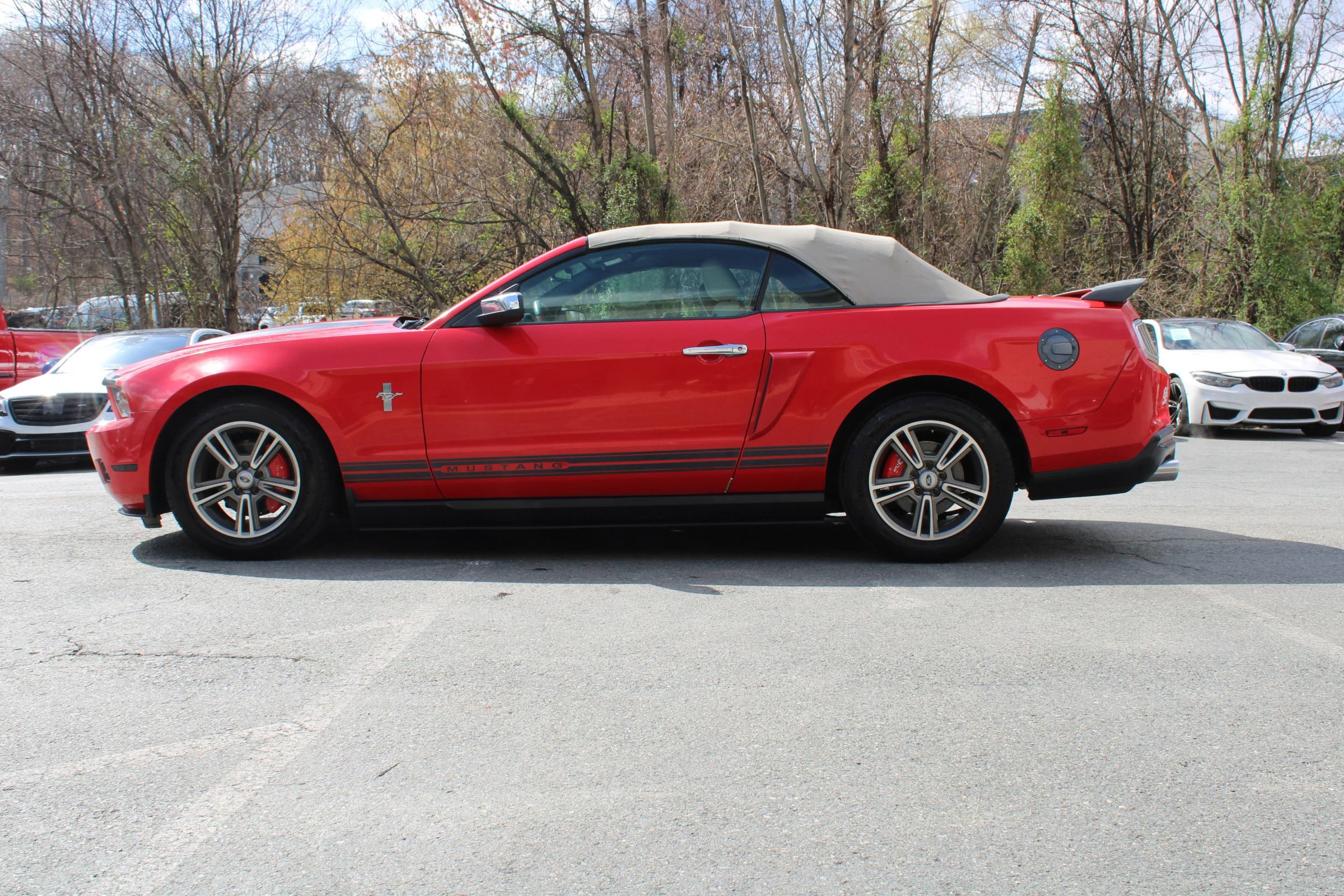 Used 2010 Ford Mustang Convertible image 20
